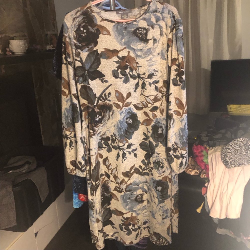 Suzy Shier L dress